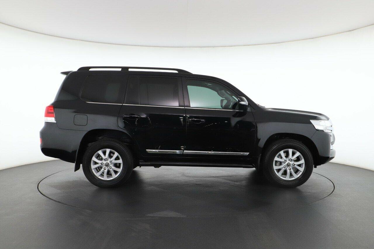 Toyota Landcruiser image 2