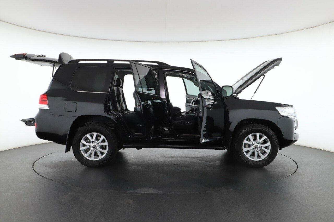 Toyota Landcruiser image 3