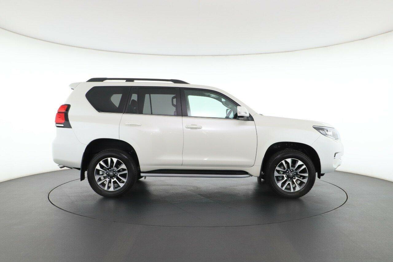 Toyota Landcruiser Prado image 3