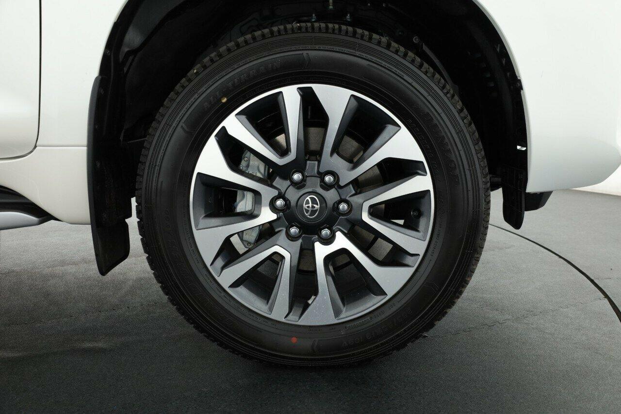 Toyota Landcruiser Prado image 4