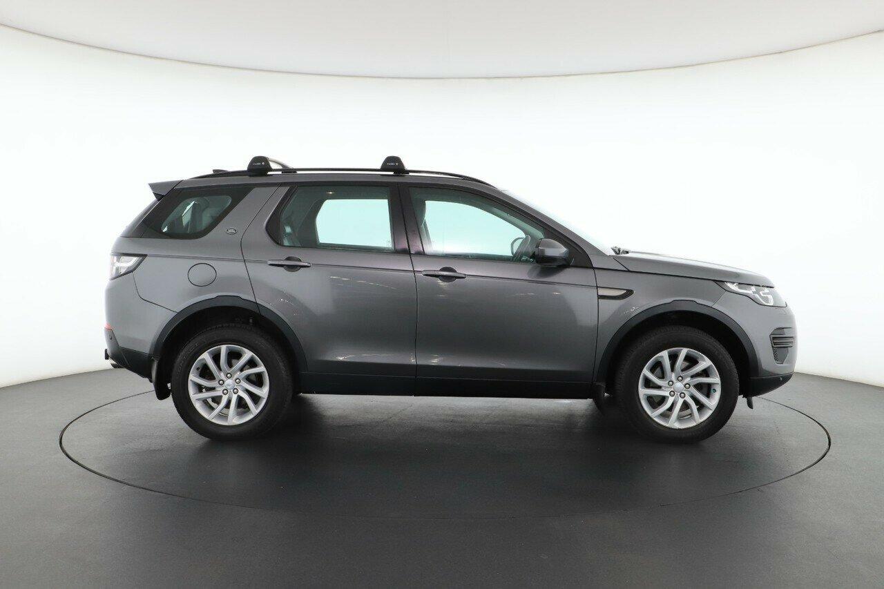 Land Rover Discovery Sport image 2