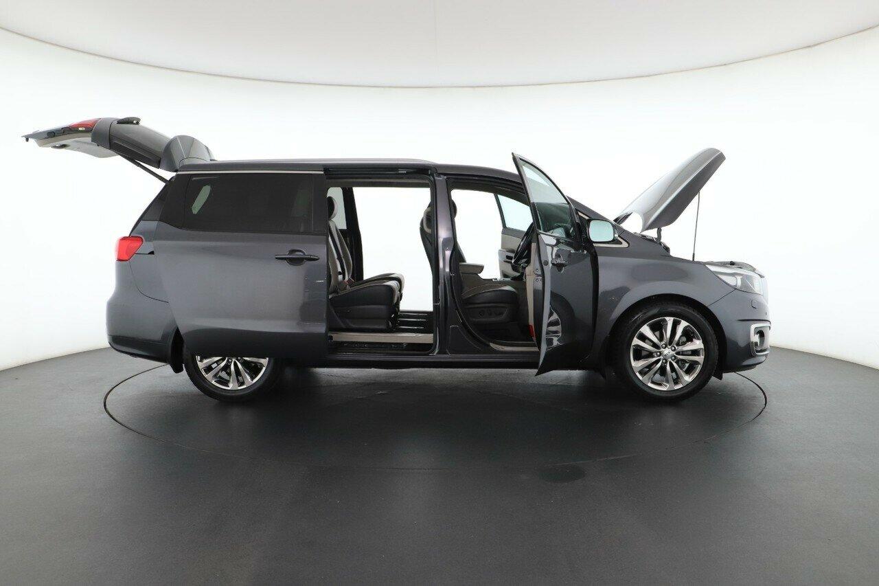 Kia Carnival image 2