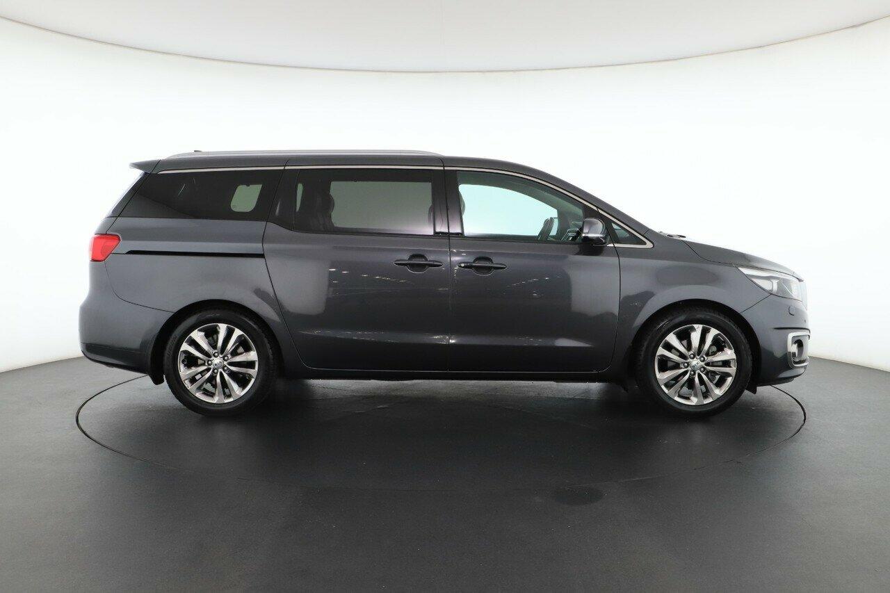 Kia Carnival image 3