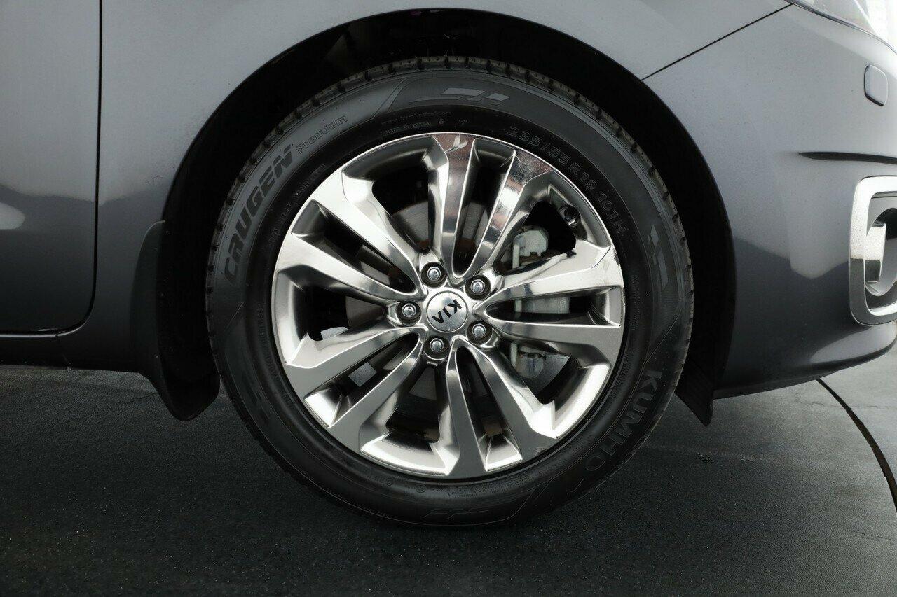 Kia Carnival image 4