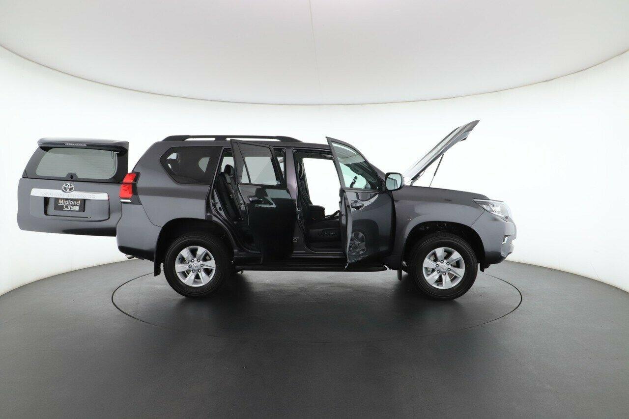 Toyota Landcruiser Prado image 3