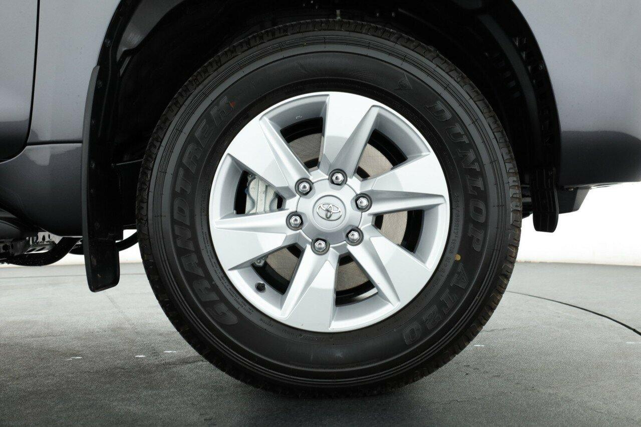 Toyota Landcruiser Prado image 4