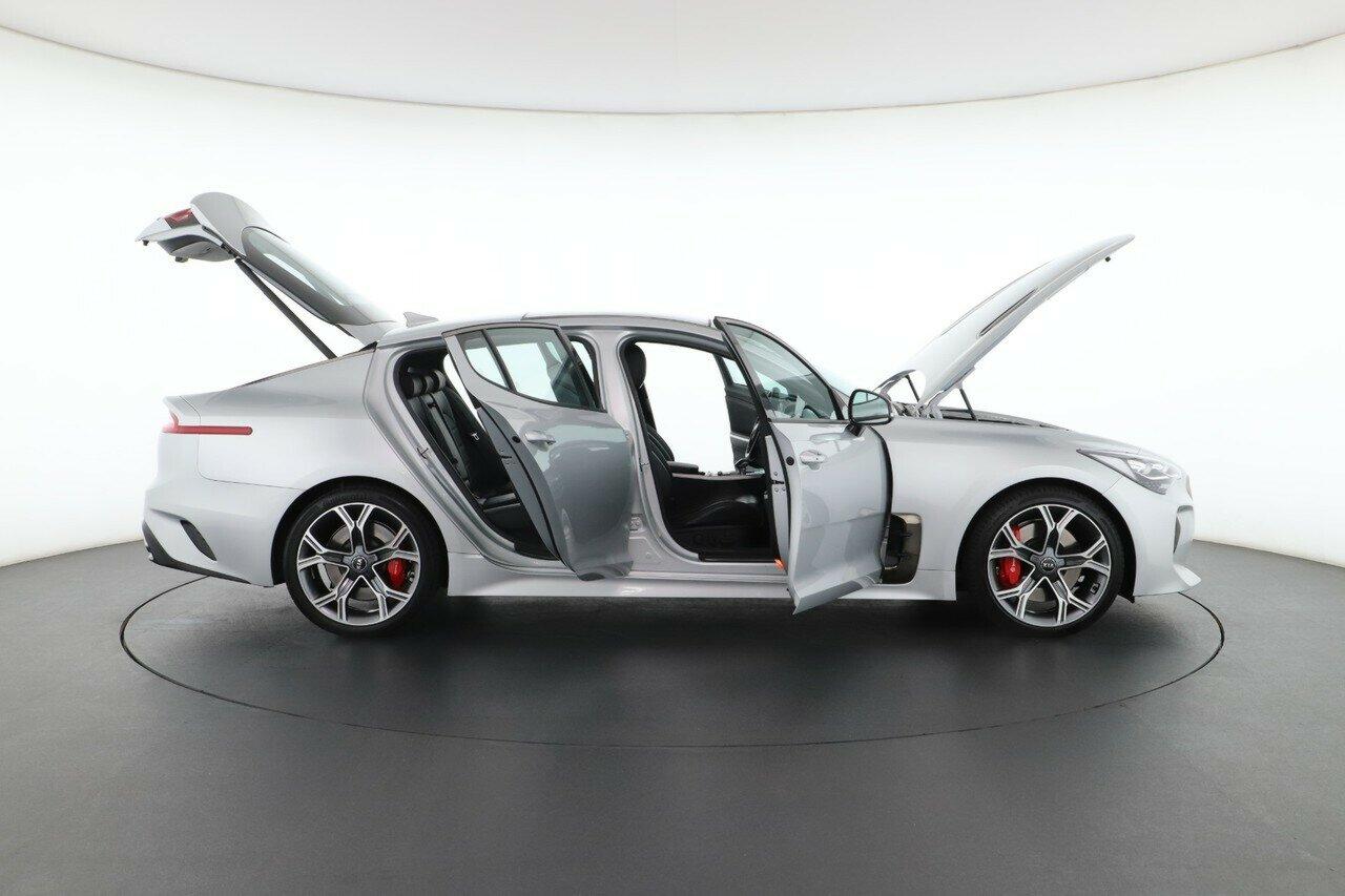 Kia Stinger image 2