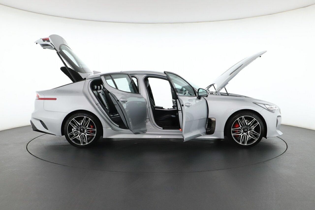 Kia Stinger image 2