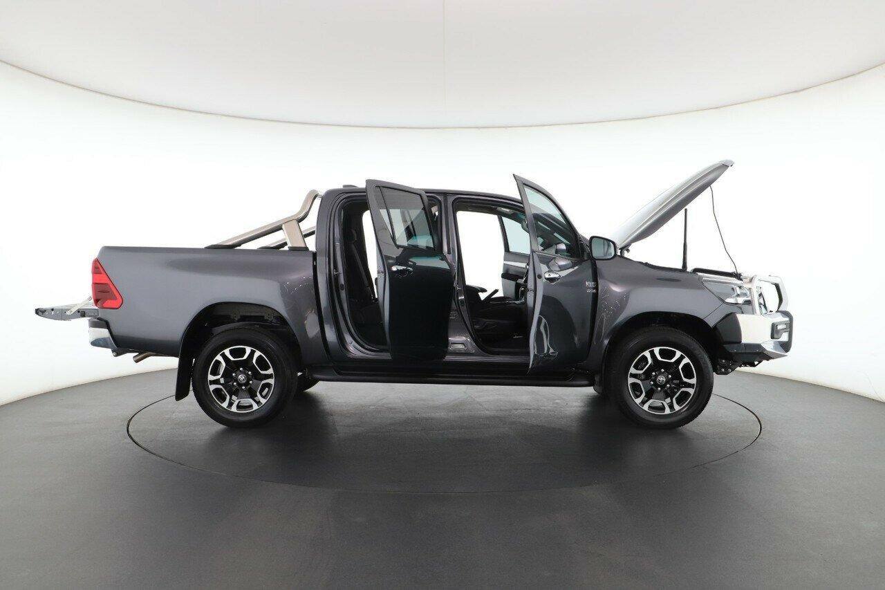 Toyota Hilux image 3