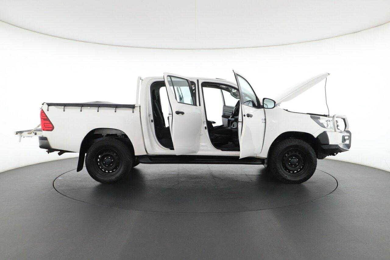 Toyota Hilux image 3
