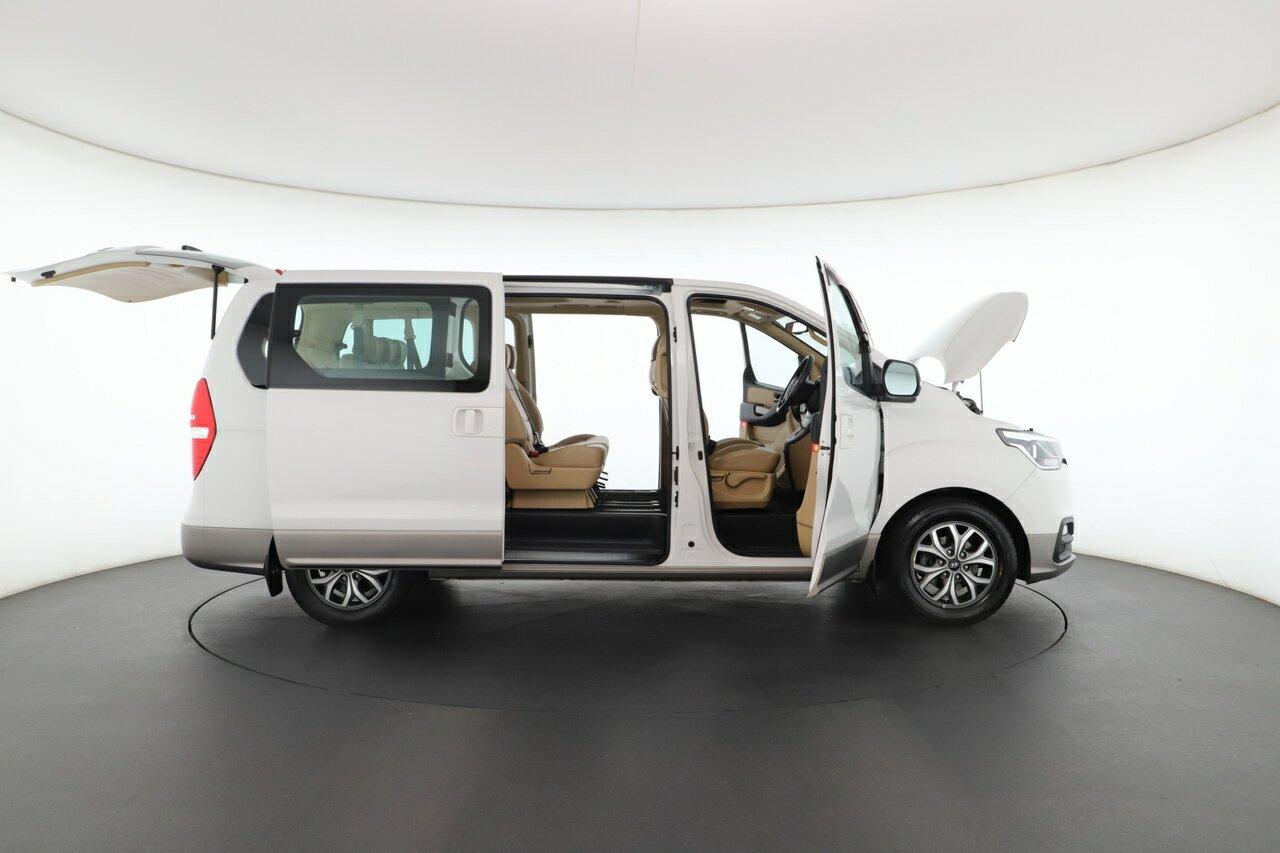 Hyundai Imax image 3