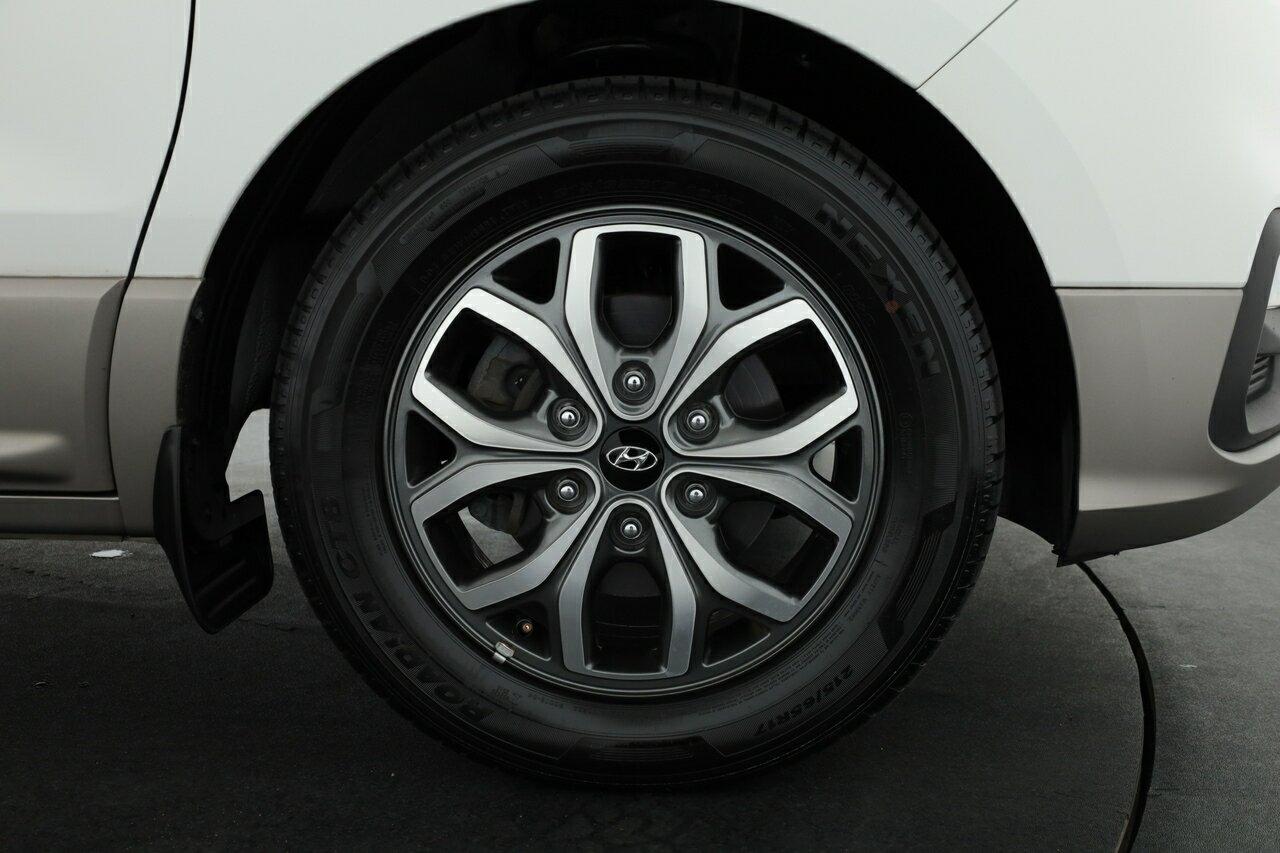 Hyundai Imax image 4