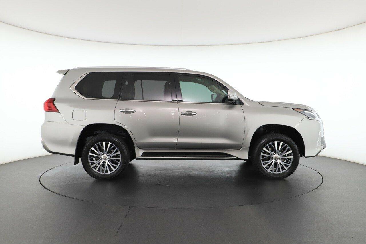 Lexus Lx image 3