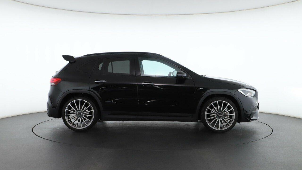 Mercedes Benz Gla-class image 2