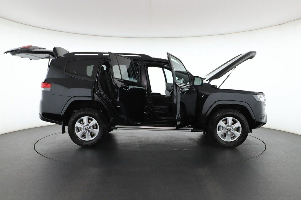 Toyota Landcruiser image 2