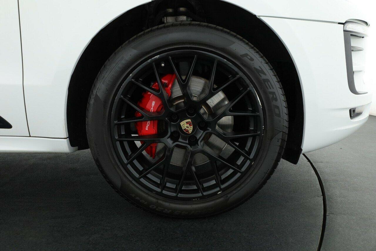 Porsche Macan image 4