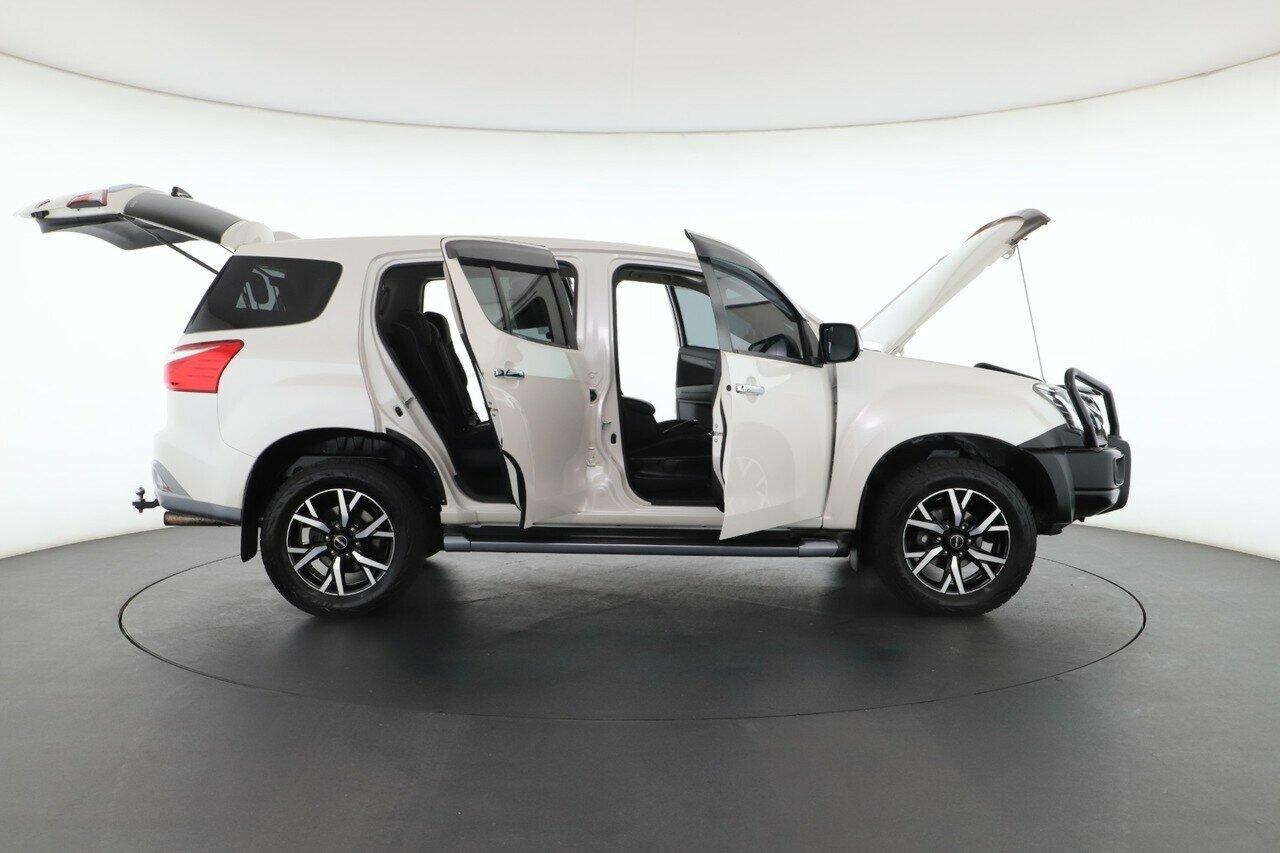 Isuzu Mu-x image 2