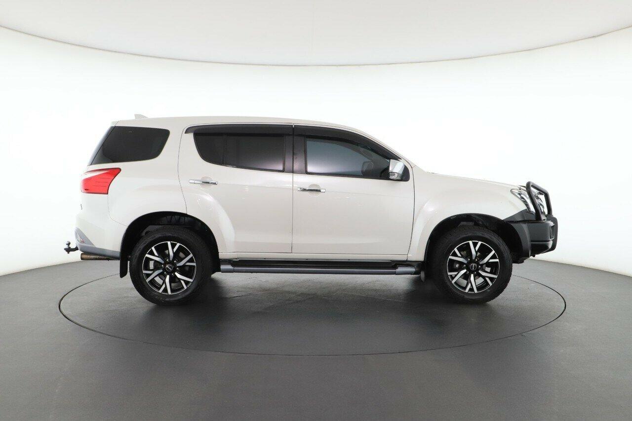Isuzu Mu-x image 3
