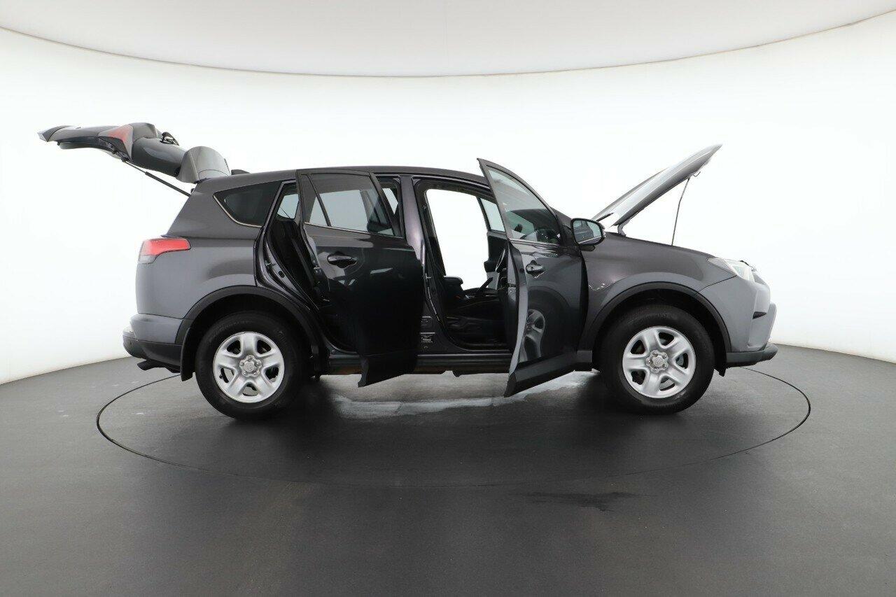 Toyota Rav4 image 2