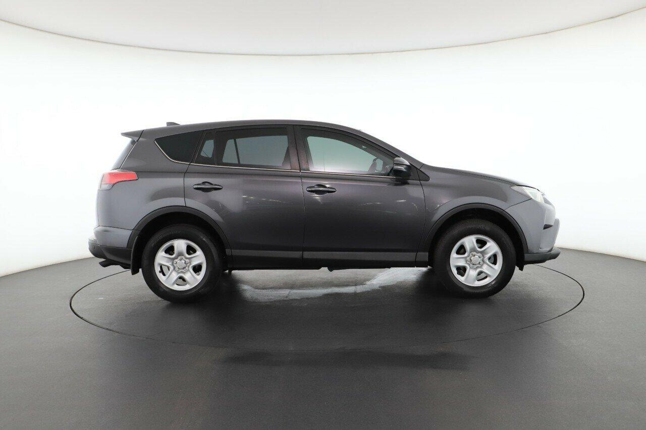 Toyota Rav4 image 3