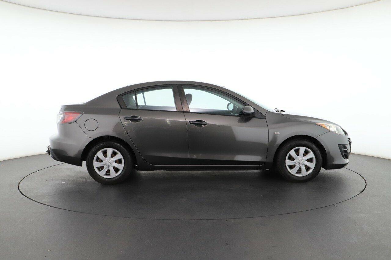 Mazda 3 image 2