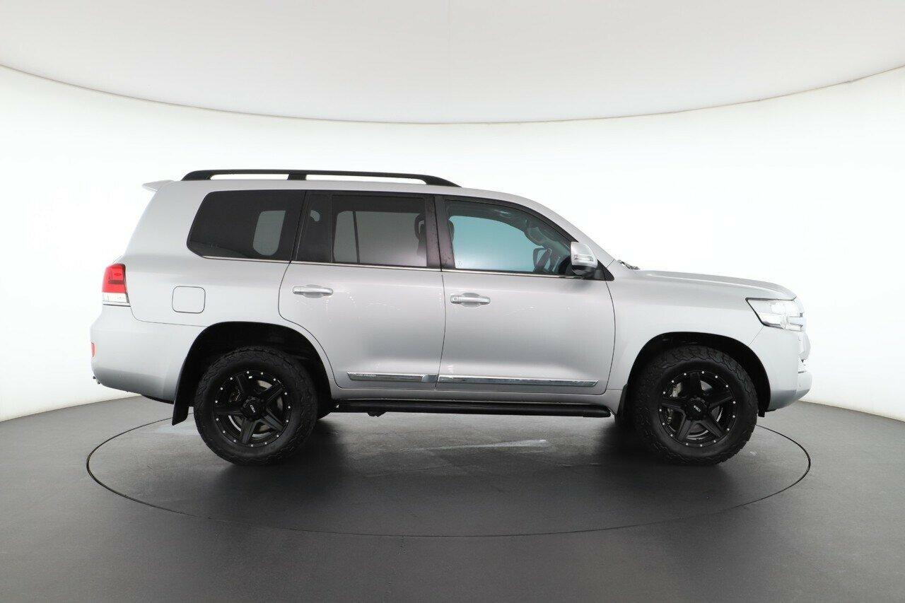 Toyota Landcruiser image 2