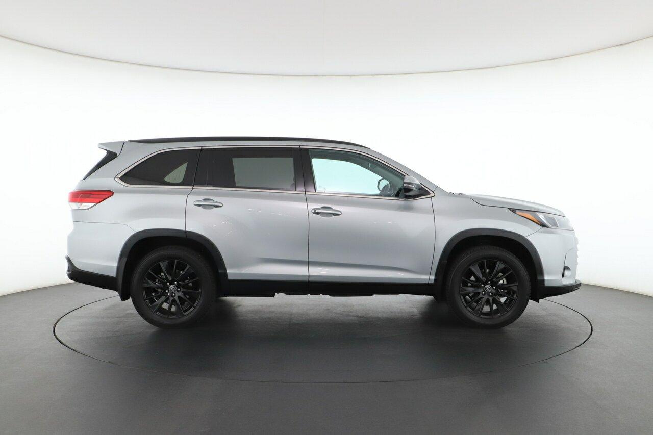 Toyota Kluger image 2