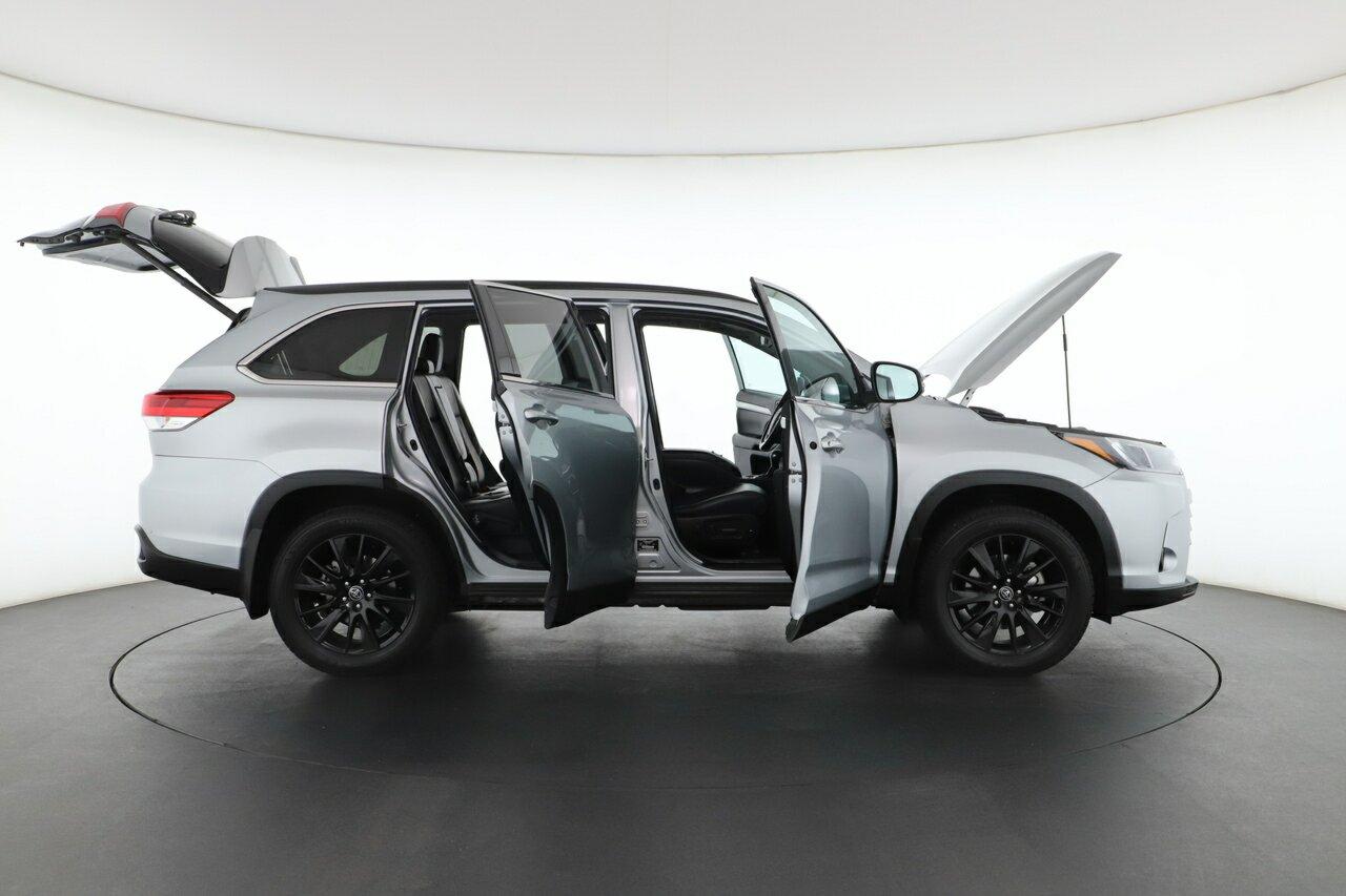 Toyota Kluger image 3