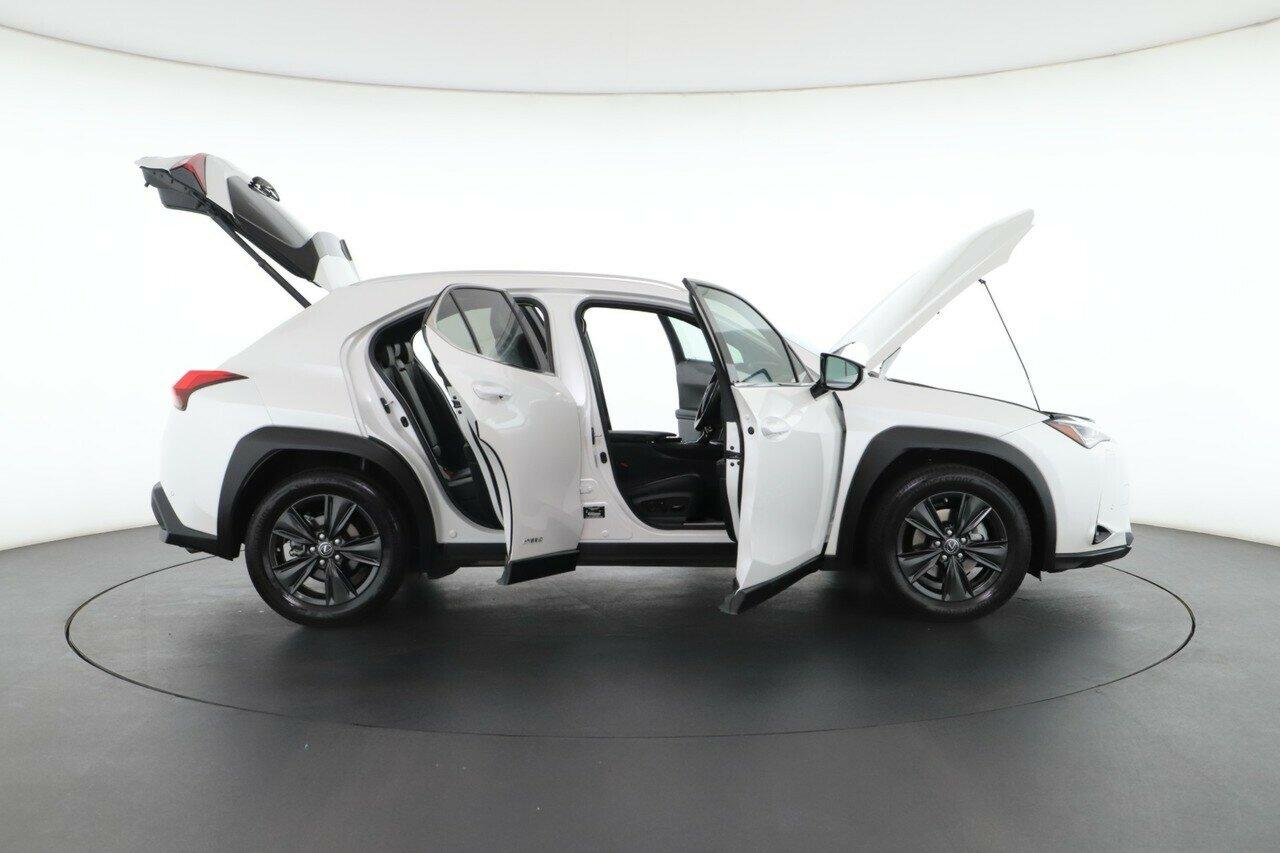 Lexus Ux image 3
