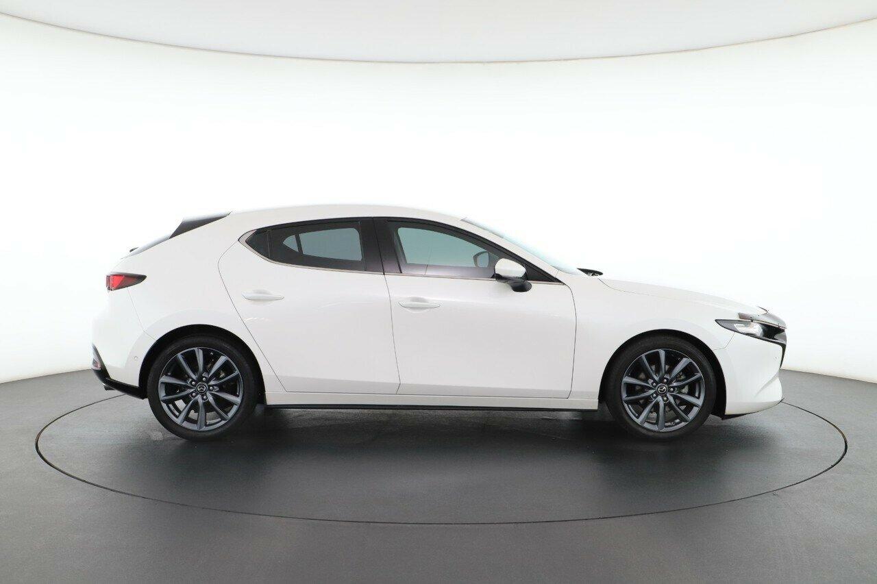 Mazda 3 image 2