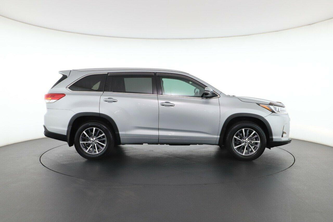 Toyota Kluger image 2