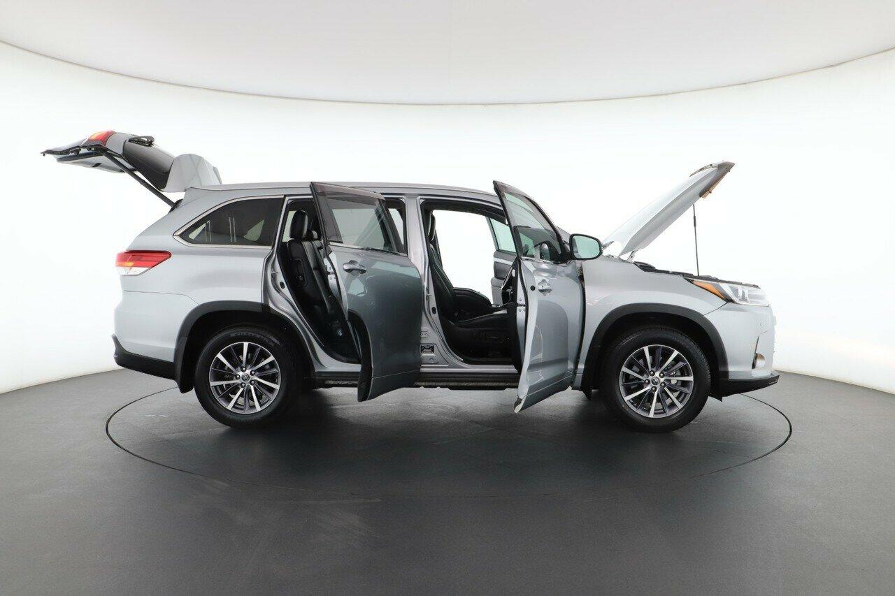 Toyota Kluger image 3