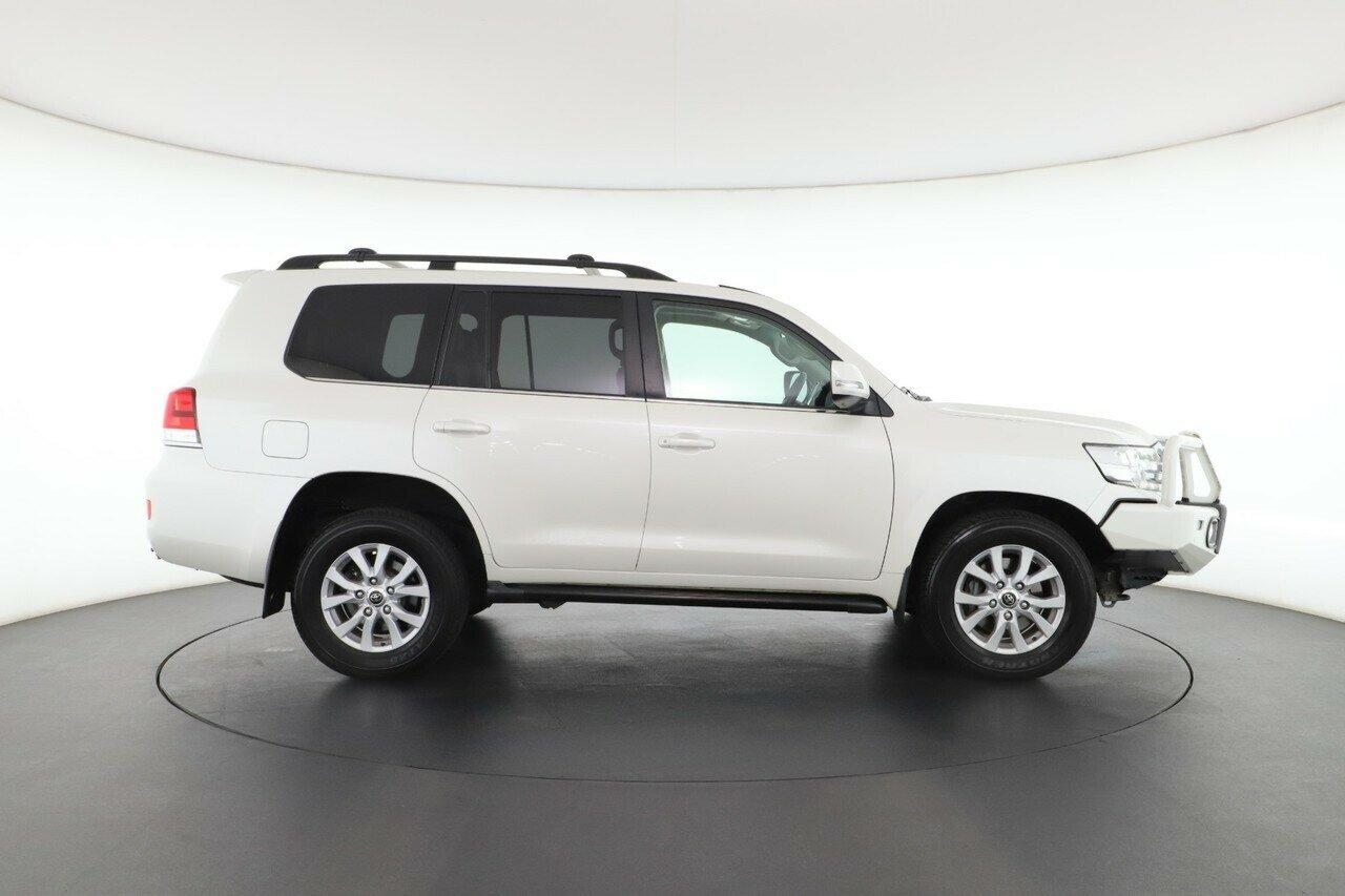 Toyota Landcruiser image 3
