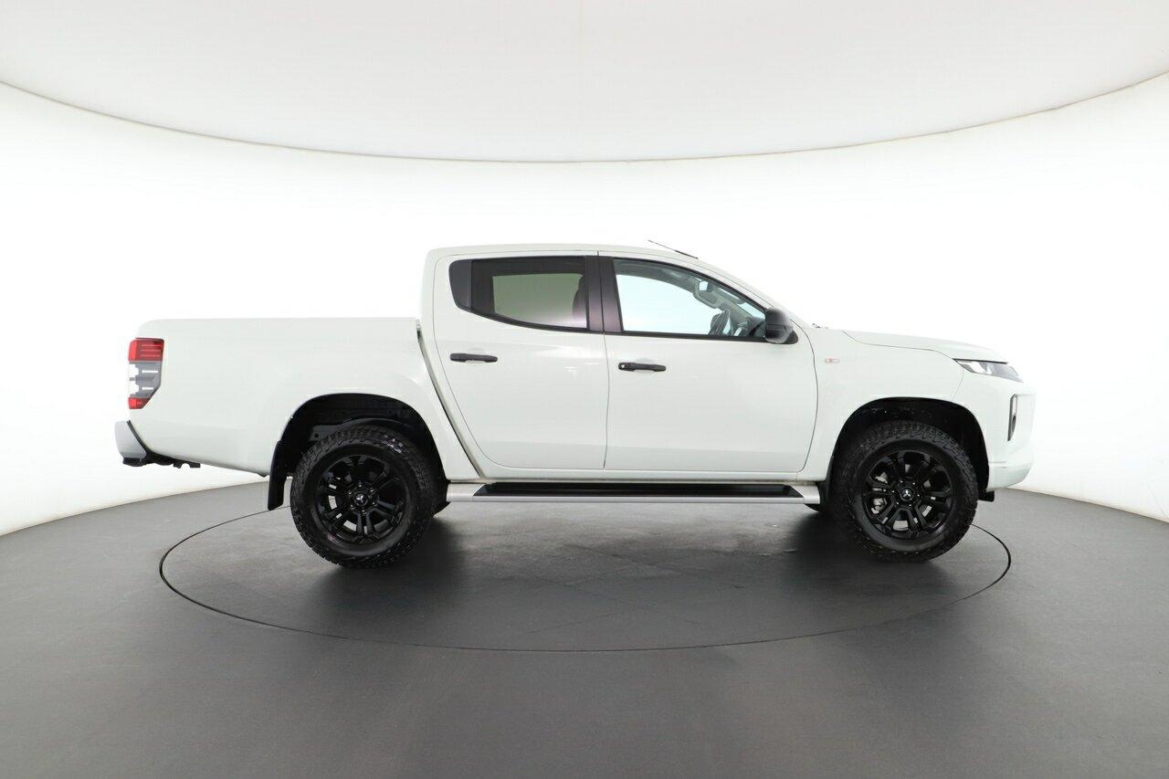Mitsubishi Triton image 2