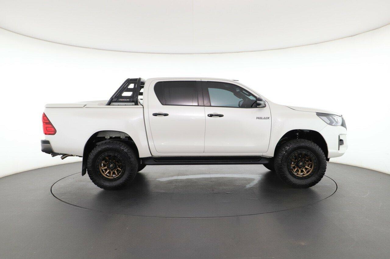 Toyota Hilux image 3