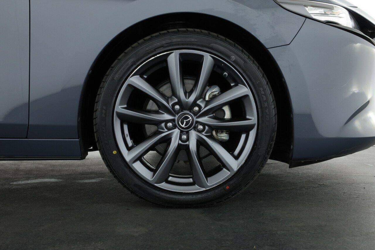 Mazda 3 image 2