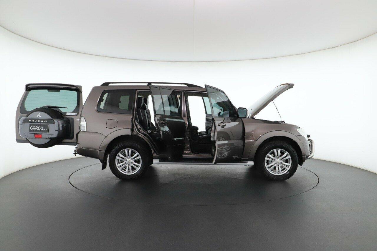 Mitsubishi Pajero image 2