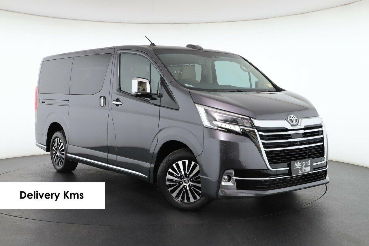 Toyota Granvia image 1
