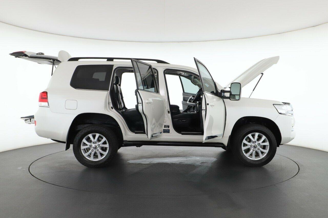 Toyota Landcruiser image 2