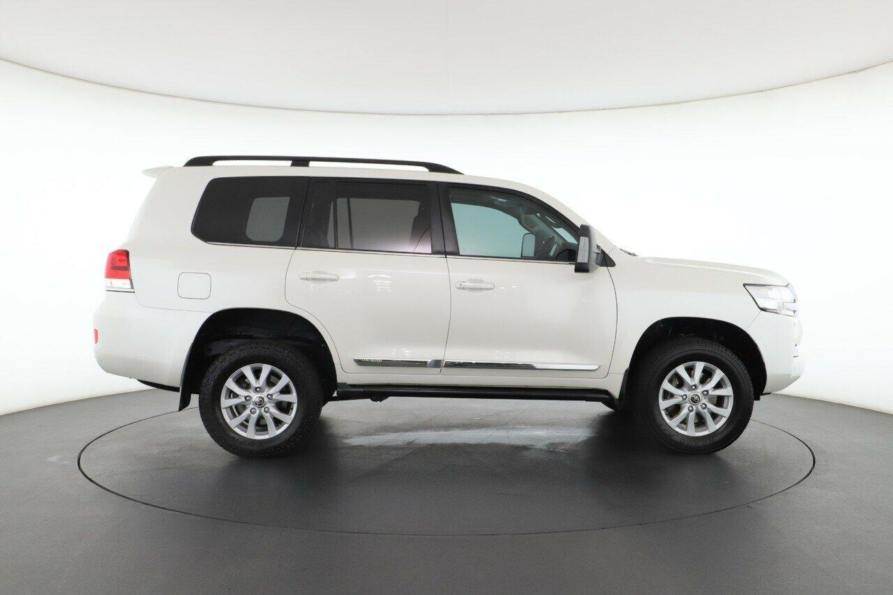 Toyota Landcruiser image 3