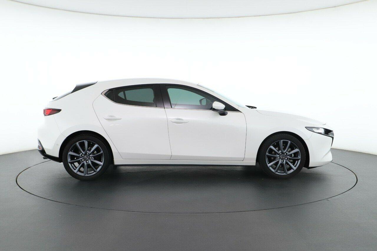 Mazda 3 image 2