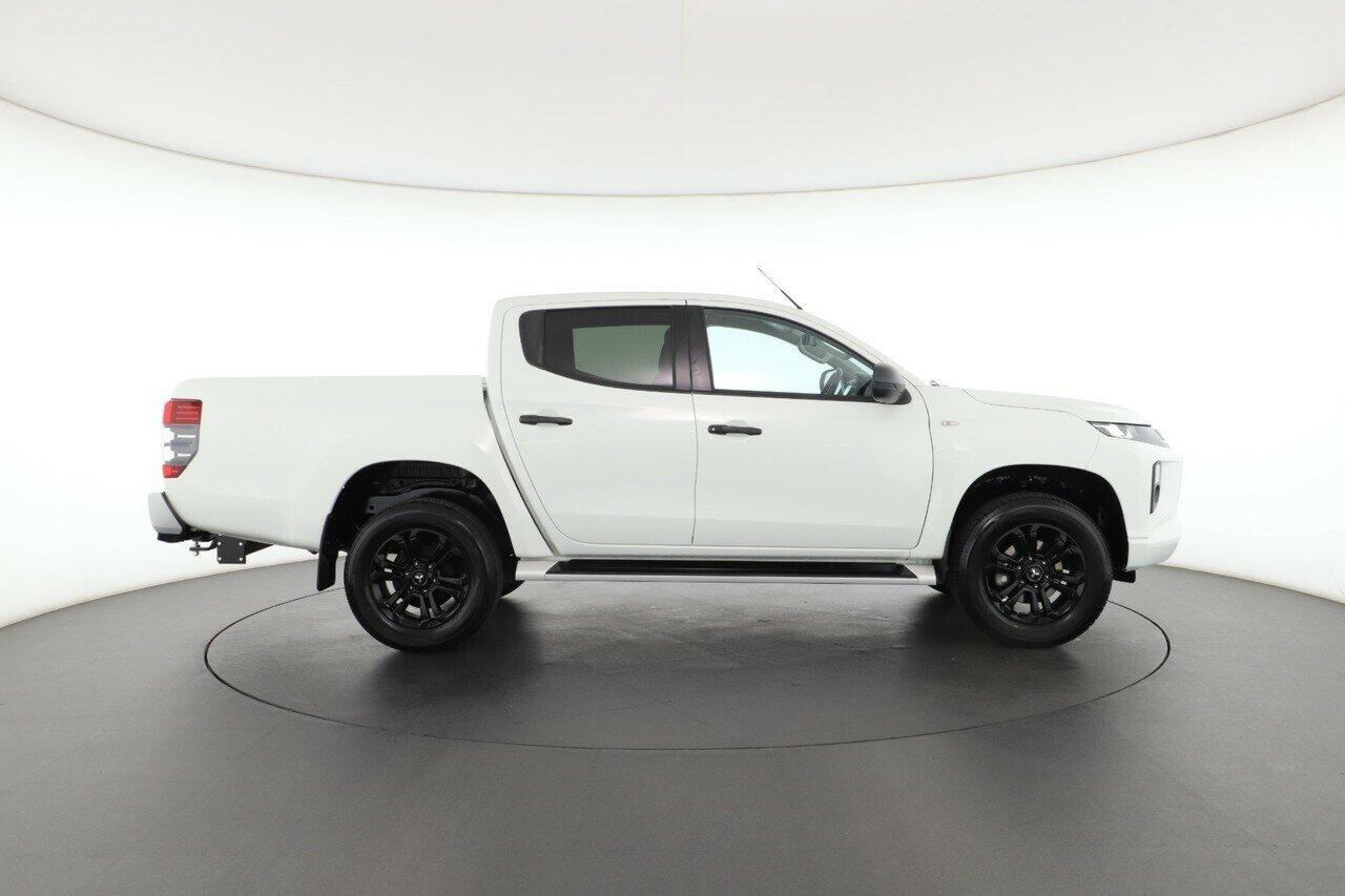 Mitsubishi Triton image 4