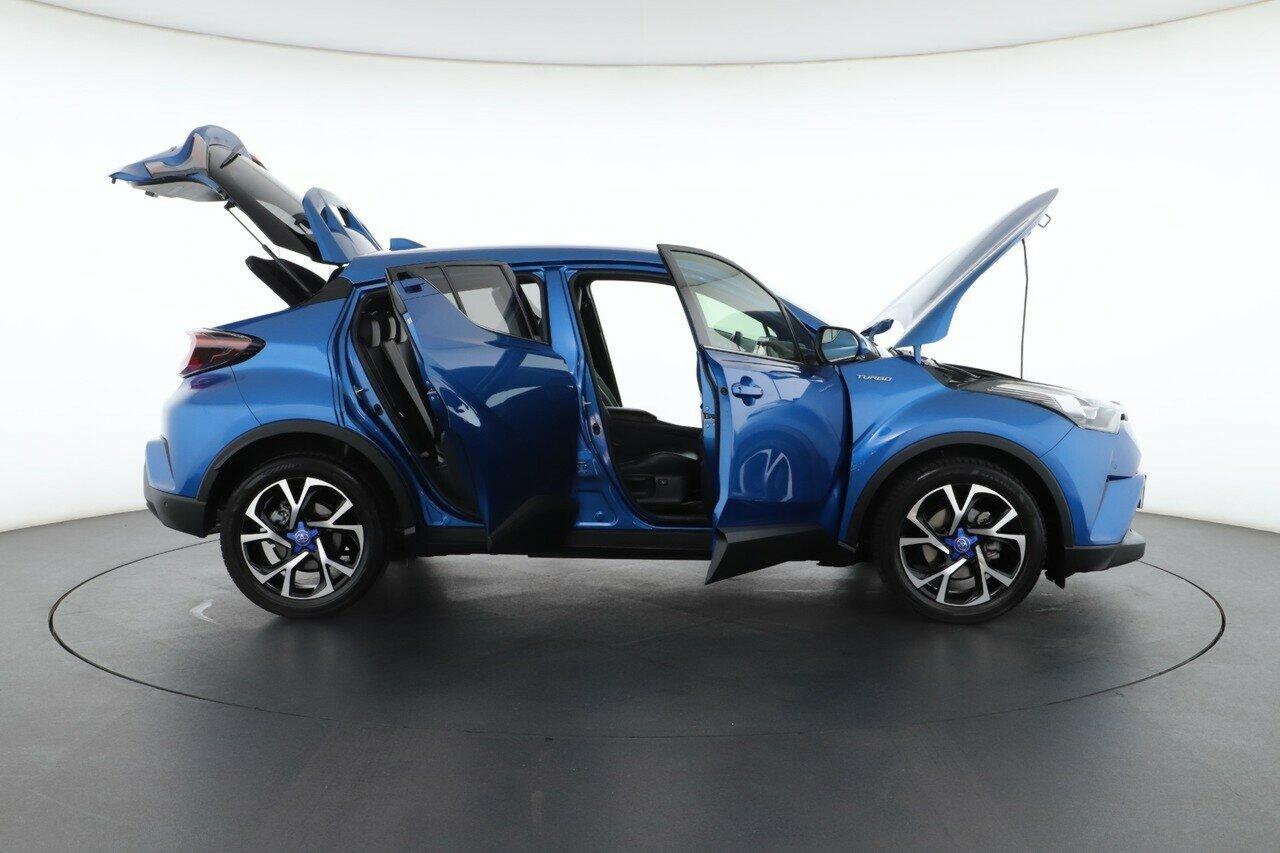 Toyota C-hr image 2