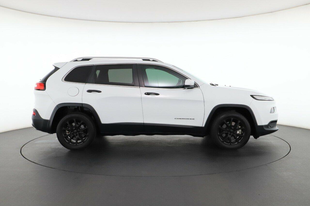 Jeep Cherokee image 2