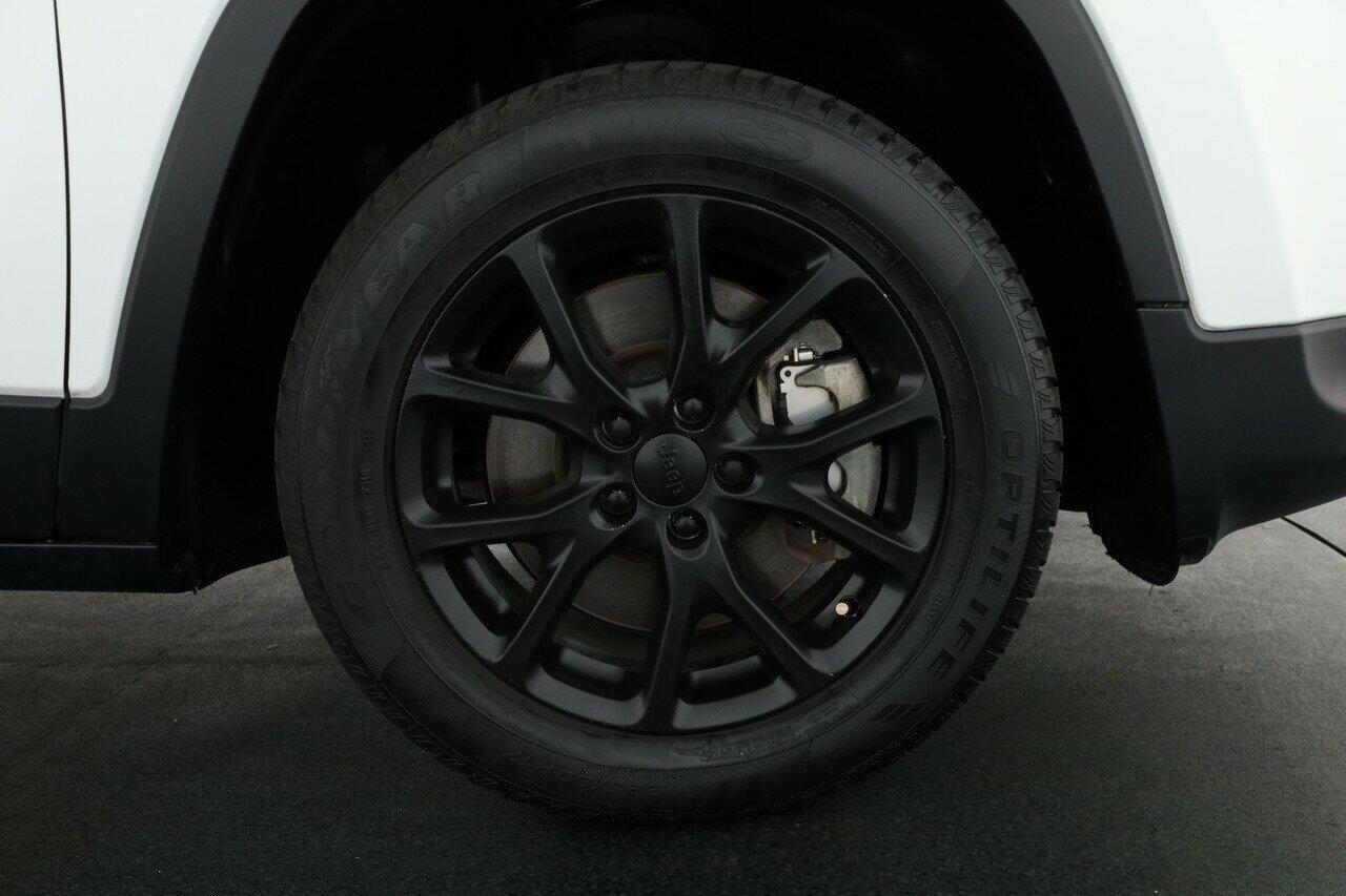Jeep Cherokee image 3