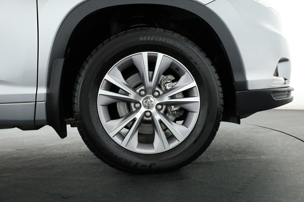 Toyota Kluger image 3