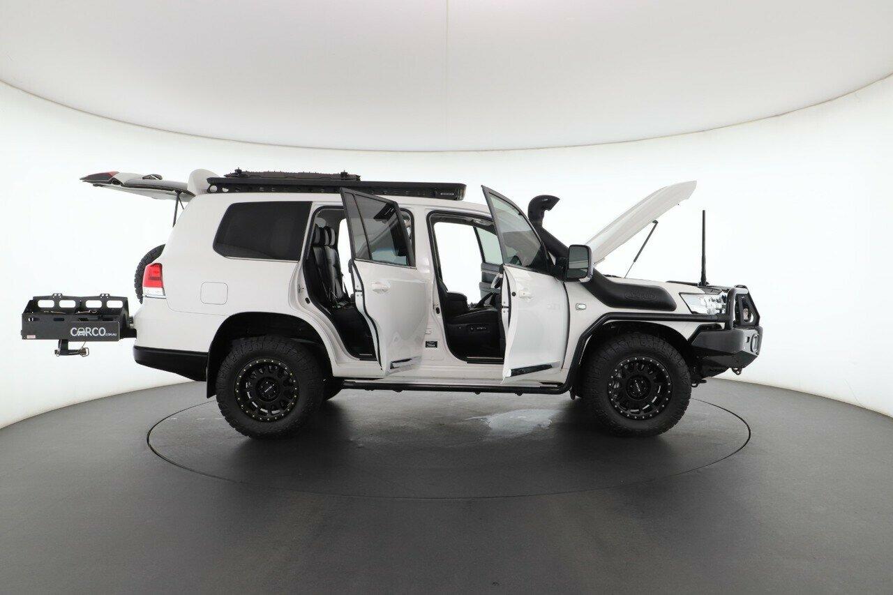 Toyota Landcruiser image 2