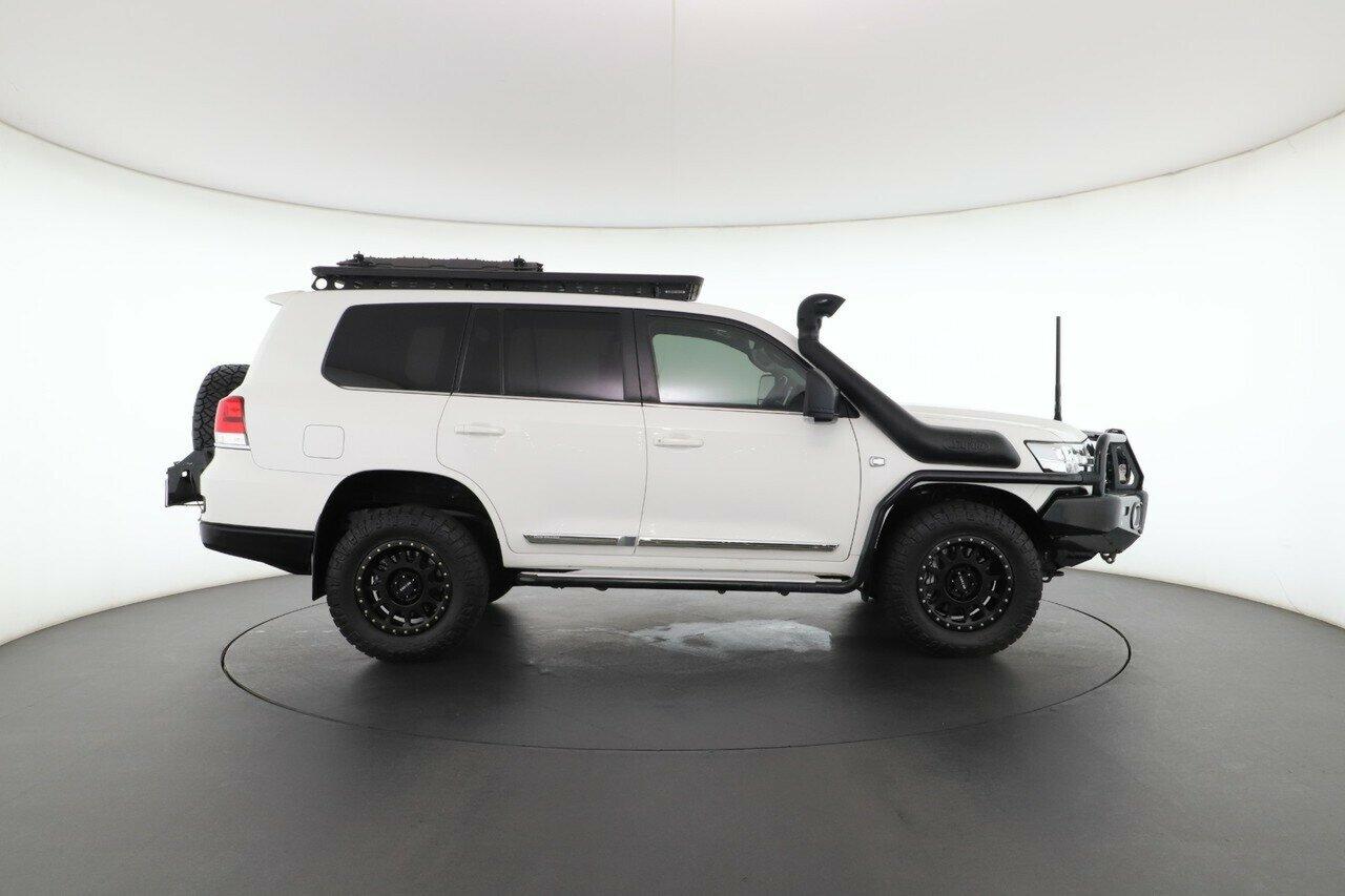 Toyota Landcruiser image 3