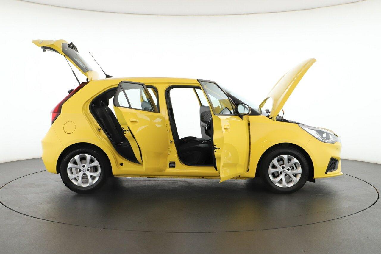 MG Mg3 image 2