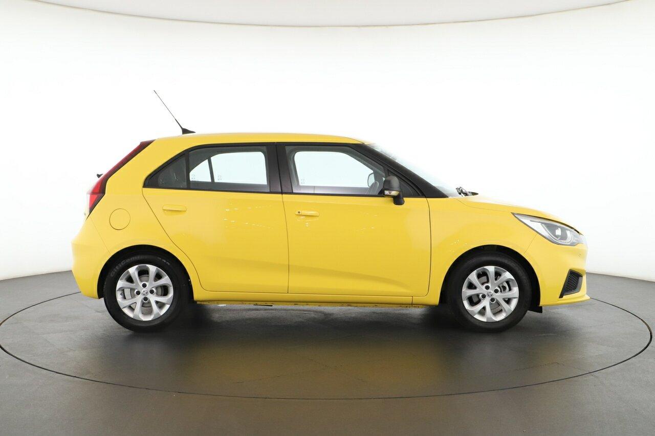 MG Mg3 image 3